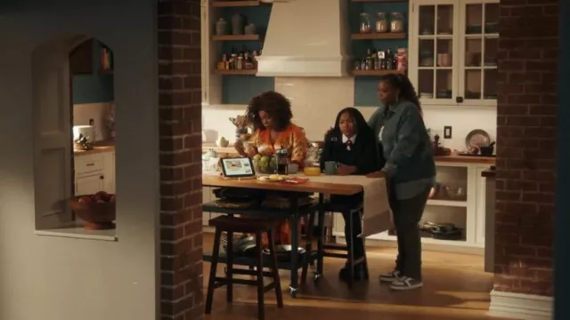 Ct-01 "z" Train­er High Top Sneak­er worn by Robyn McCall (Queen Latifah) as seen in The Equalizer (S03E03)