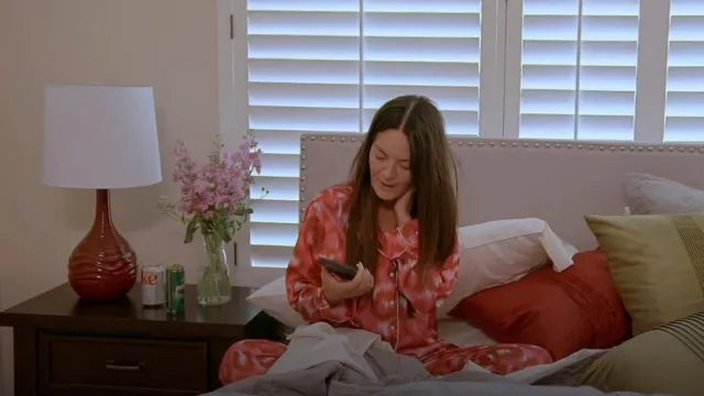 Averie Sleep Into The Wild Linda Leopard Pajama Set usado por Lisa Barlow como se ve en The Real Housewives of Salt Lake City (S03E03)