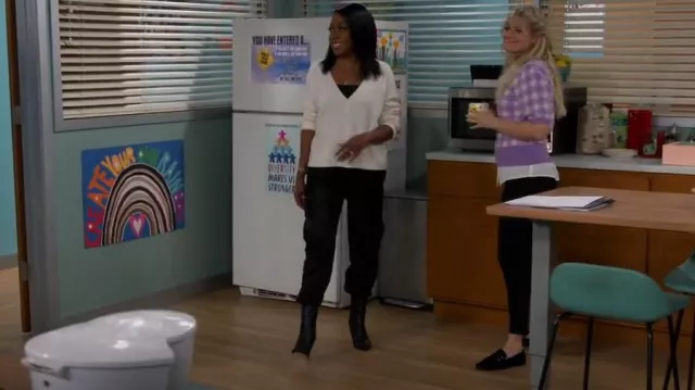 Cinq à Sept Tous Les Jours Giles Pants worn by Tina Butler (Tichina Arnold) as seen in The Neighborhood (S05E05)