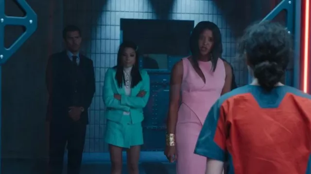 Jupe texturée Zara portée par Nikki Ramos (Ginger Gonzaga) vue dans She-Hulk: Attorney at Law (S01E09)