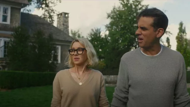 Vince Weekend Cashmere Sweater porté par Nora Brannock (Naomi Watts) vu dans The Watcher (S01E01)