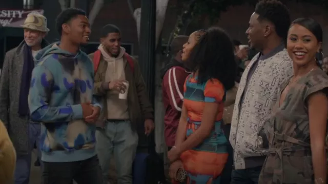 Paul Smith Tie Dye Print Sudadera con capucha usada por Jessie 'JR' Raymond (Sylvester Powell) como se ve en All American: Homecoming (S01E12)