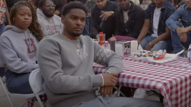 Thom Browne Cotton Jacquard Suéter usado por Jessie 'JR' Raymond (Sylvester Powell) como se ve en All American: Homecoming (S01E12)