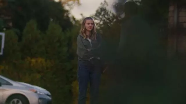 Urban Outfitters Utility Pocket Crop Jacket worn by Ellie Brannock (Isabel Gravitt) as seen in The Watcher (S01E03)