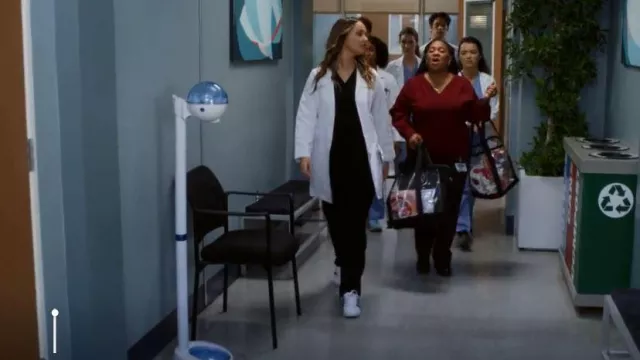 Baskets Adidas Superstar portées par le Dr Jo Wilson (Camilla Luddington) vues dans Grey’s Anatomy (S19E03)