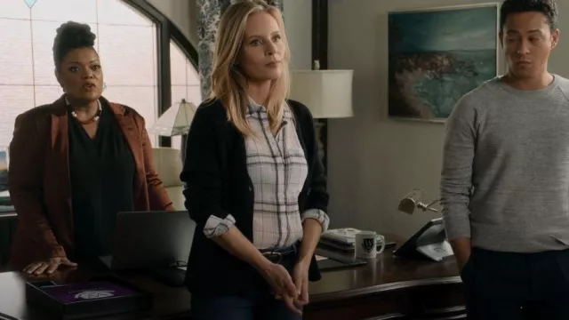 Cadre Ceinture ovale noire portée par Holly Barrett (Jessalyn Gilsig) comme on le voit dans Big Shot (S01E05)