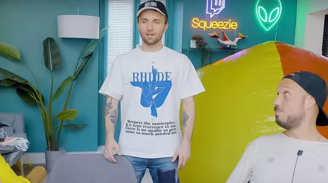 La camiseta Rhude usada por Squeezie en el video de YouTube Probamos objetos extraños #5