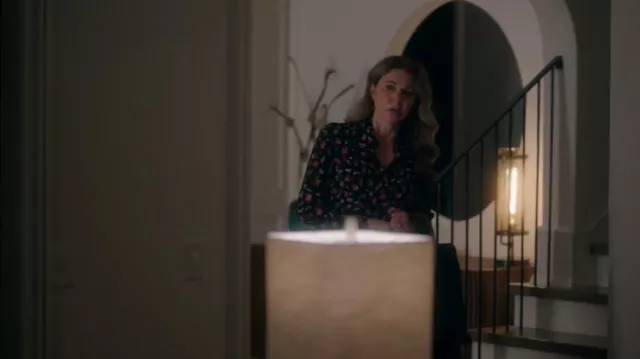 Altuzarra Chi­ka Flo­ral-print Shirt worn by Kit Voss (Jane Leeves) as seen in The Resident (S06E05)