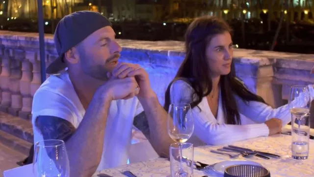 Robe côtelée à boutons ceinturés Forever 21 portée par Aesha Scott vue dans Below Deck Mediterranean (S07E12)