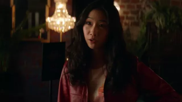 Jakket Hay­den Mo­to Jack­et worn by Nicky Shen (Olivia Liang) as seen in Kung Fu (S03E01)