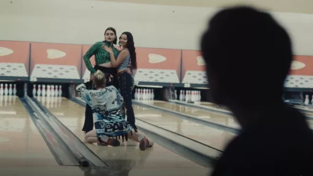 Kim Shui Qi Pao Top In Green worn by Kat Hernandez (Barbie Ferreira) as seen in Euphoria (S02E02)