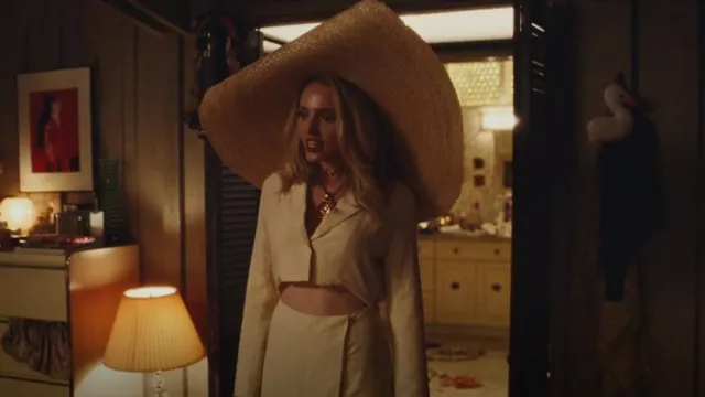 Sensi Studio Haute Beach Hat worn by Faye (Chloe Cherry) as seen in Euphoria (S02E02)