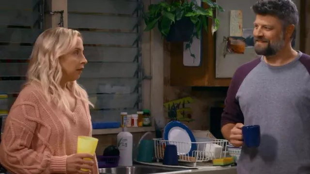 Madewell Au­gus­tus Sweater worn by Becky Conner-Healy (Lecy Goranson) as seen in The Conners (S05E06)