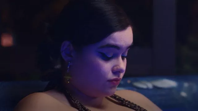 Boucles d’oreilles factices Balenciaga portées par Kat Hernandez (Barbie Ferreira) vues dans Euphoria (S02E04)