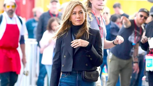The short wool blazer worn by Jennifer Aniston on the set of The Morning Show on September 28, 2022