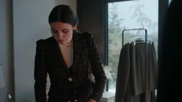Smythe Pouf Sleeve One Button Blazer worn by Leslie Bell (Marianne Rendón) as seen in In the Dark (S04E05)
