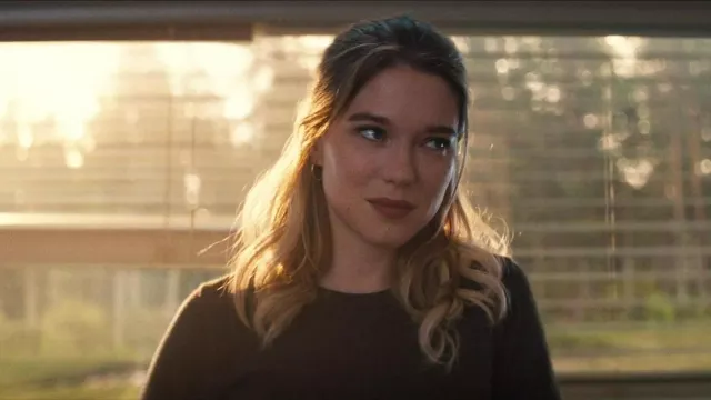 The N.Peal cashmere t-shirt worn by Madeleine (Léa Seydoux) in the movie Dying Can Wait