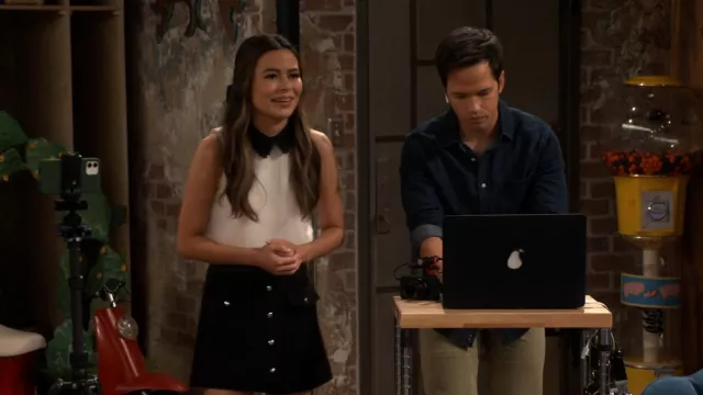The Kooples Leather Belted Skirt worn by Carly Shay (Miranda Cosgrove) as seen in iCarly (S02E01)
