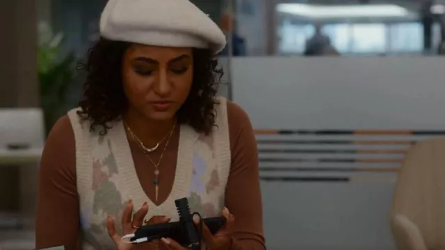 Astr The Label Flo­ral Sweater Vest worn by Leah (Vella Lovell) as seen in So Help Me Todd (S01E06)