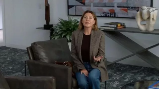 Majestic Filatures Crewneck Long Sleeve Tee usada por la Dra. Meredith Grey (Ellen Pompeo) como se ve en Grey's Anatomy (S19E05)
