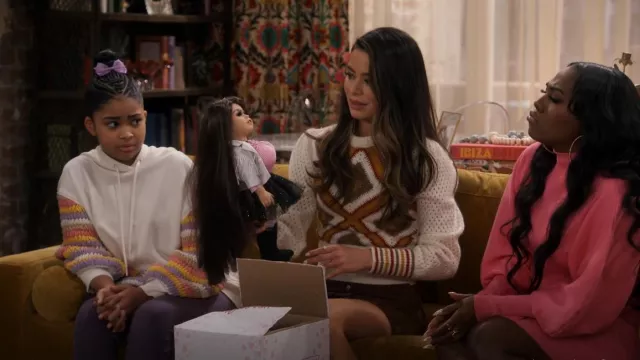 Glamorous Cream multi Knit Long Sleeve Jumper worn by Carly Shay (Miranda Cosgrove) as seen in iCarly (S02E08)