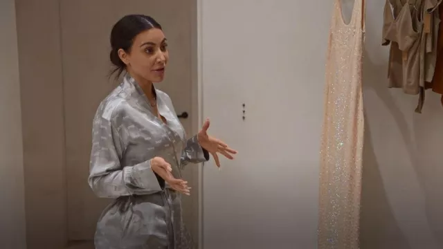Skims Jacquard Long Robe worn by Kim Kardashian as seen in The Kardashians (S02E07)