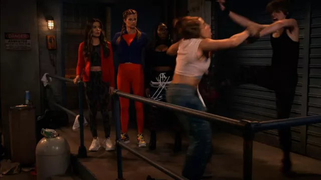 Varley Luna High Rise Leggings worn by Carly Shay (Miranda Cosgrove) as  seen in iCarly (S02E09)