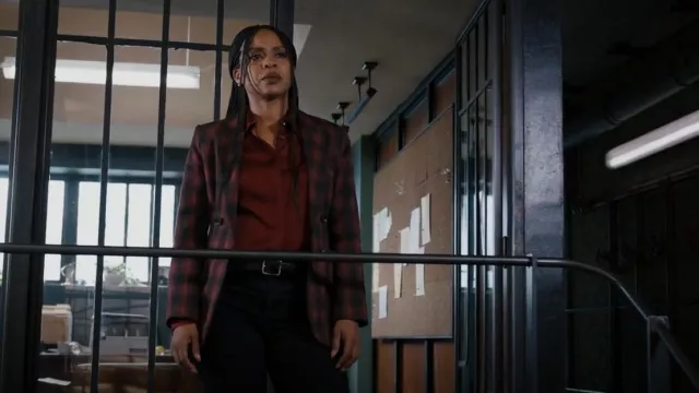 Pinko Blaz­er in Check Tech­ni­cal Vis­cose worn by Sergeant Ayanna Bell (Danielle Moné Truitt) as seen in Law & Order: Organized Crime (S03E06)