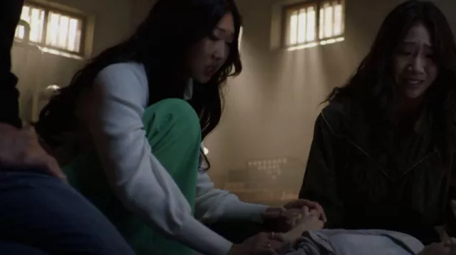 Alice + Olivia Dy­lan Leg Pants worn by Althea Shen (Shannon Dang) as seen in Kung Fu (S03E05)