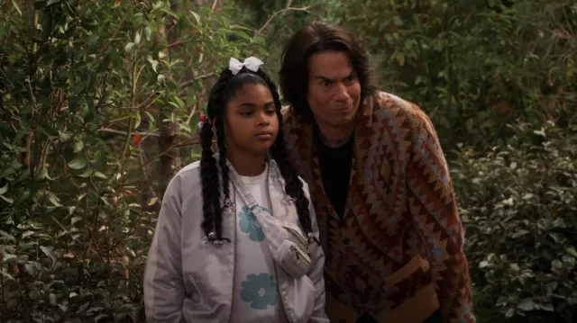 Forever 21 Floral Daisy Sweater worn by Millicent (Jaidyn Triplett) as seen in iCarly (S01E13)