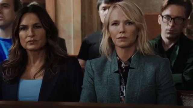 Veronica Beard Stand Collar Dickey Jacket porté par la détective Amanda Rollins (Kelli Giddish) comme on le voit dans Law & Order: Special Victims Unit (S24E03)
