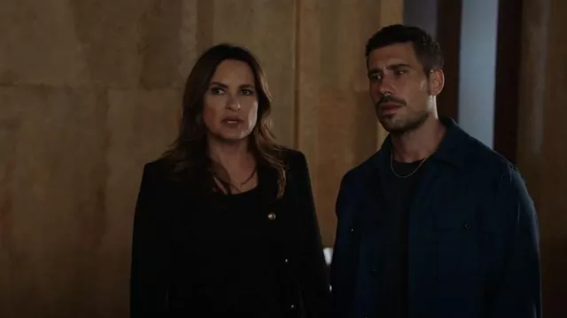 Eton Slim-Fit Double Faced Cotton Overshirt porté par le détective Joe Velasco (Octavio Pisano) comme on le voit dans Law & Order: Special Victims Unit (S24E05)