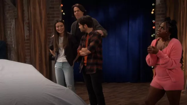 Re/Done Classic Crewneck Graphic Tee worn by Carly Shay (Miranda Cosgrove) as seen in iCarly (S01E11)