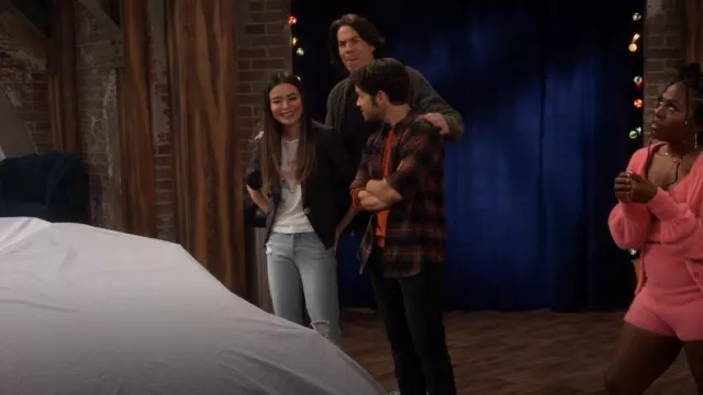Veronica Beard Margereth Jacket worn by Carly Shay (Miranda Cosgrove) as seen in iCarly (S01E11)