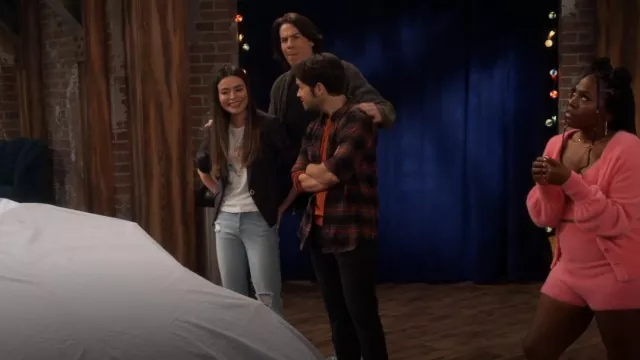 Mother Tomcat Jeans In The Confession worn by Carly Shay (Miranda Cosgrove) as seen in iCarly (S01E11)
