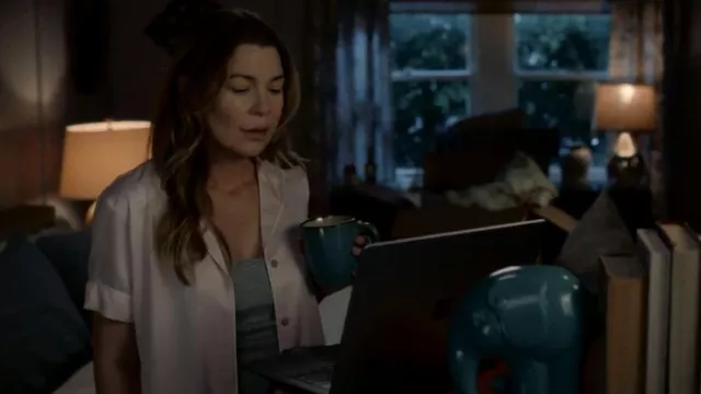 Jonquille In Bloom Pa­ja­ma worn by Dr. Meredith Grey (Ellen Pompeo) as seen in Grey's Anatomy (S19E06)