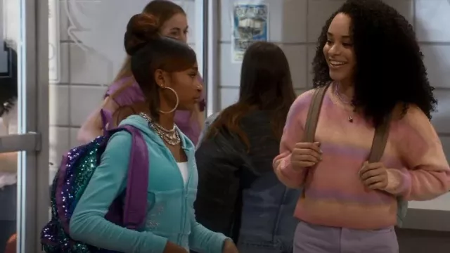 Sac à dos à paillettes violet et vert de Claire porté par Lay Lay (Alaya High) comme on le voit dans That Girl Lay Lay (S02E04)