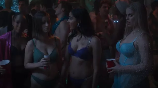 Victoria's Secret Flo­ral Lace Corset Top worn by Leighton Murray (Reneé Rapp) as seen in The Sex Lives of College Girls (S02E01)