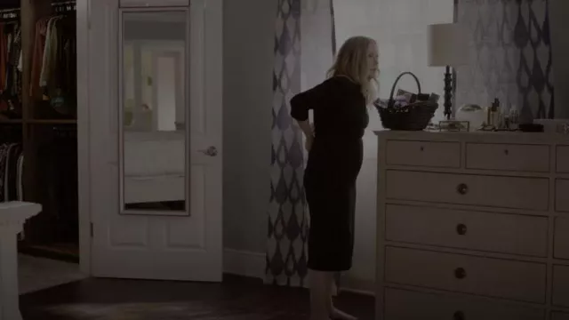 Roland Mouret Et­ty Dress worn by Jen Harding (Christina Applegate) as seen in Dead to Me (S03E04)
