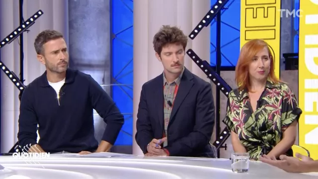 The Kiabi leaf and flower print dress worn by Maïa Mazaurette in the Quotidien show of Monday, September 19, 2022
