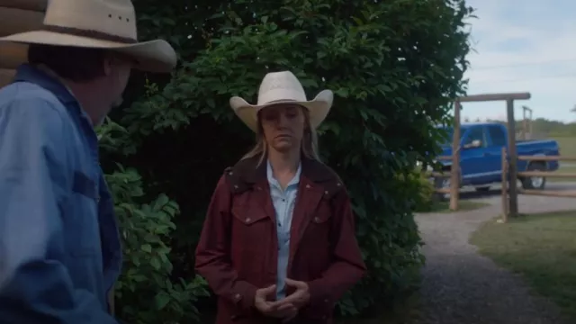 Filson Women’s Waxed Rain­coat worn by Amy Fleming (Amber Marshall) as seen in Heartland (S16E07)