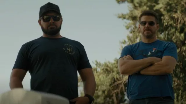 T-shirt Forged Legacy porté par le lieutenant-commandant Eric Blackburn (Judd Lormand) comme on le voit dans SEAL Team (S06E10)