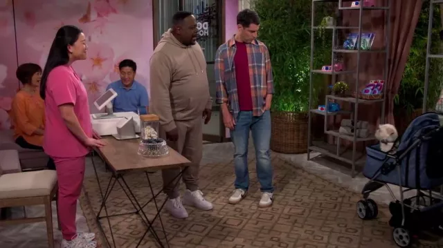 Nike Kill­shot 2 Leather Sneak­ers worn by Dave Johnson (Max Greenfield) as seen in The Neighborhood (S05E08)