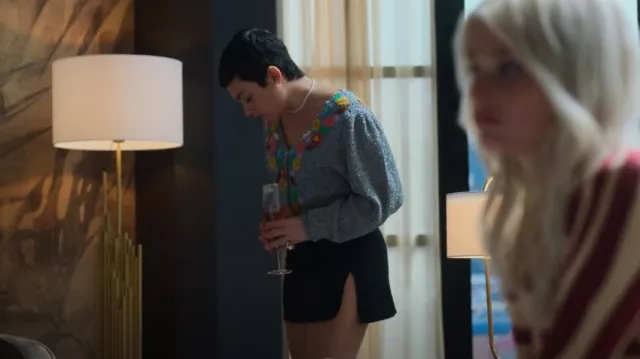 Reformation Margo Skirt worn by Ari Blanco (Carla Díaz) as seen in Elite (S06E01)