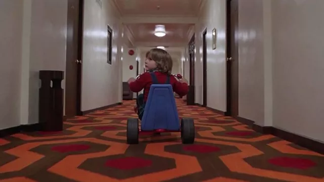 Le tricycle bleu utilisé par Danny (Danny Lloyd) dans le film Shining