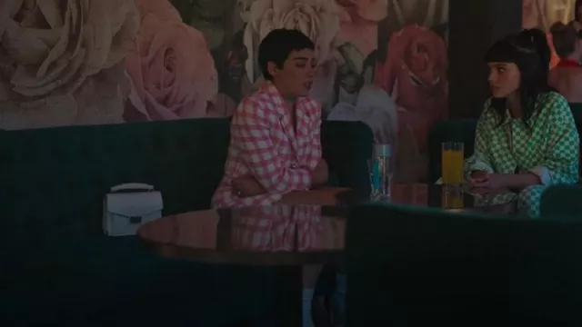 Mango Pink Tweed Blazer worn by Ari Blanco (Carla Díaz) as seen in Elite (S06E06)