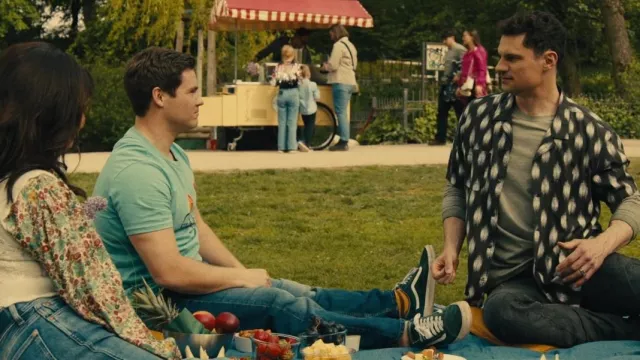 Vans Old Skool sneakers worn by Bumper Allen (Adam DeVine) as seen in Pitch Perfect: Bumper in Berlin TV series outfits (S01E05)