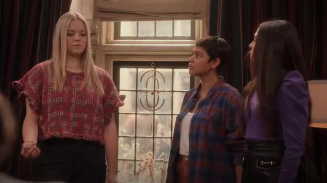 Zara Ruffled Knit Top usado por Leighton Murray (Reneé Rapp) como se ve en The Sex Lives of College Girls (S02E03)