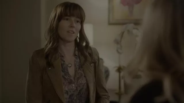 L'Agence Ryan Leopard Print Collared Shirt worn by Judy Hale (Linda Cardellini) as seen in Dead to Me (S03E07)