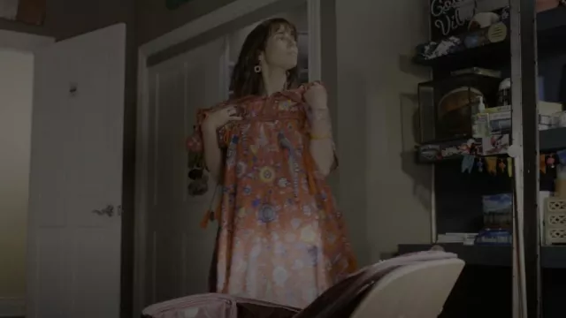 R.Vivimos Sum­mer Print Deep V Neck Cot­ton Beach Long Dresses worn by Judy Hale (Linda Cardellini) as seen in Dead to Me (S03E08)